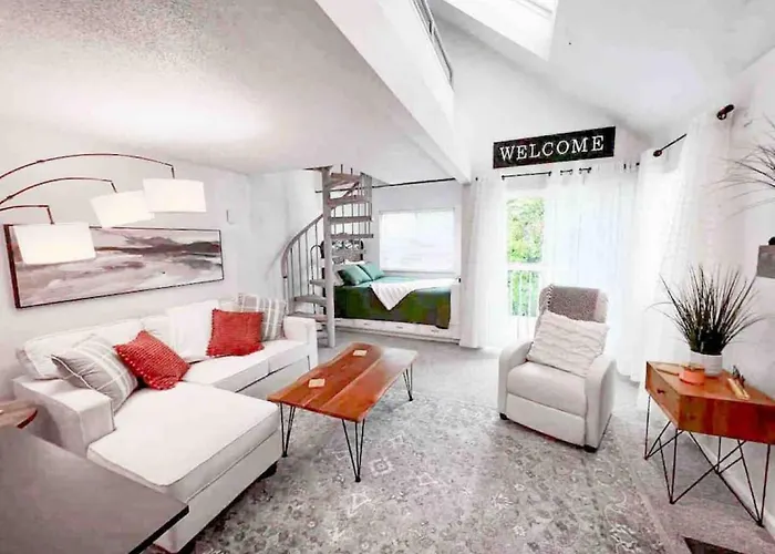 Top Floor Loft Condo. Full Resort Access.