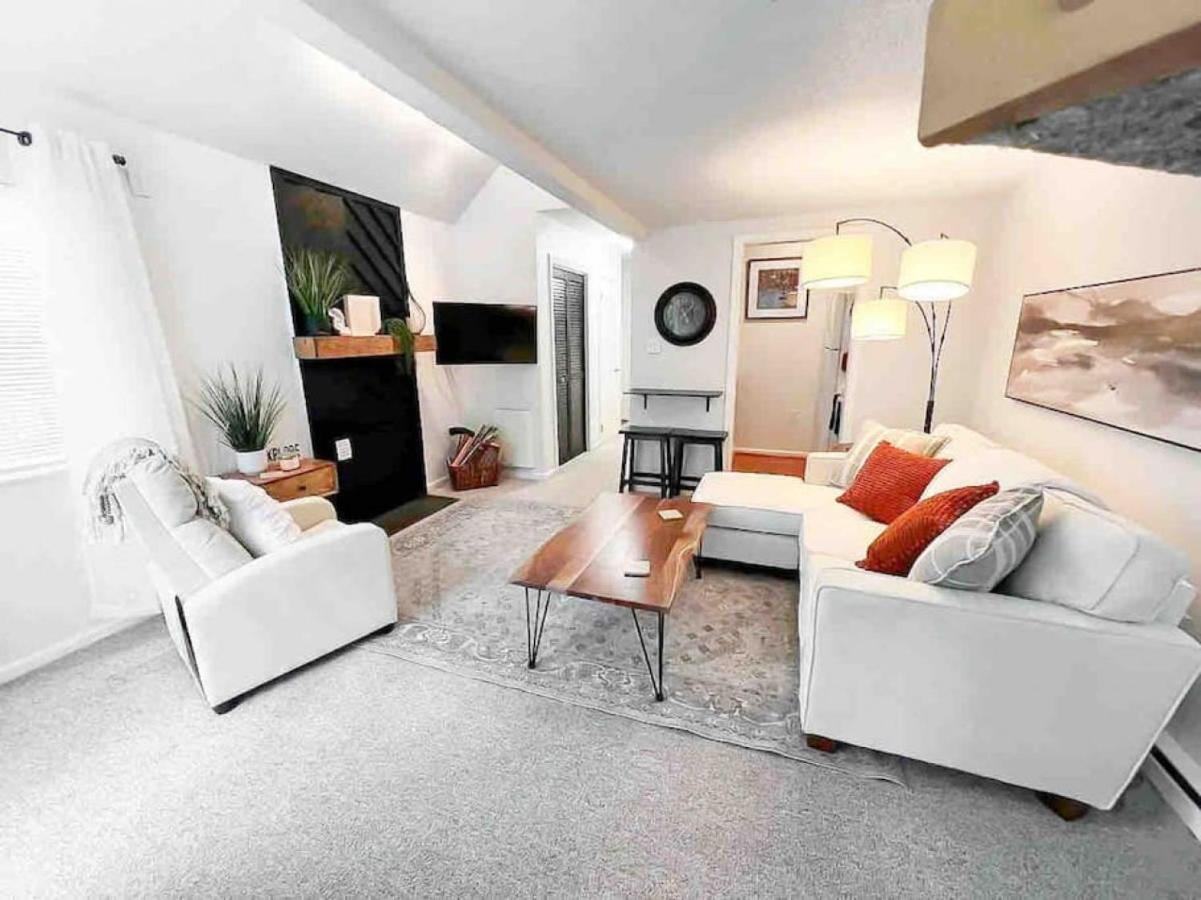Floor Loft Condo. Full Access. *