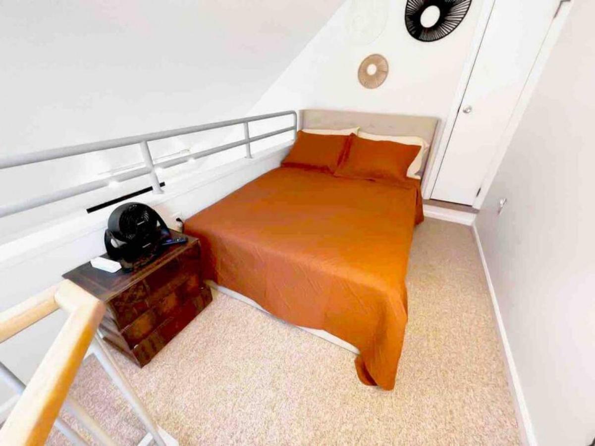 Apartment Floor Loft Condo. Full Access.