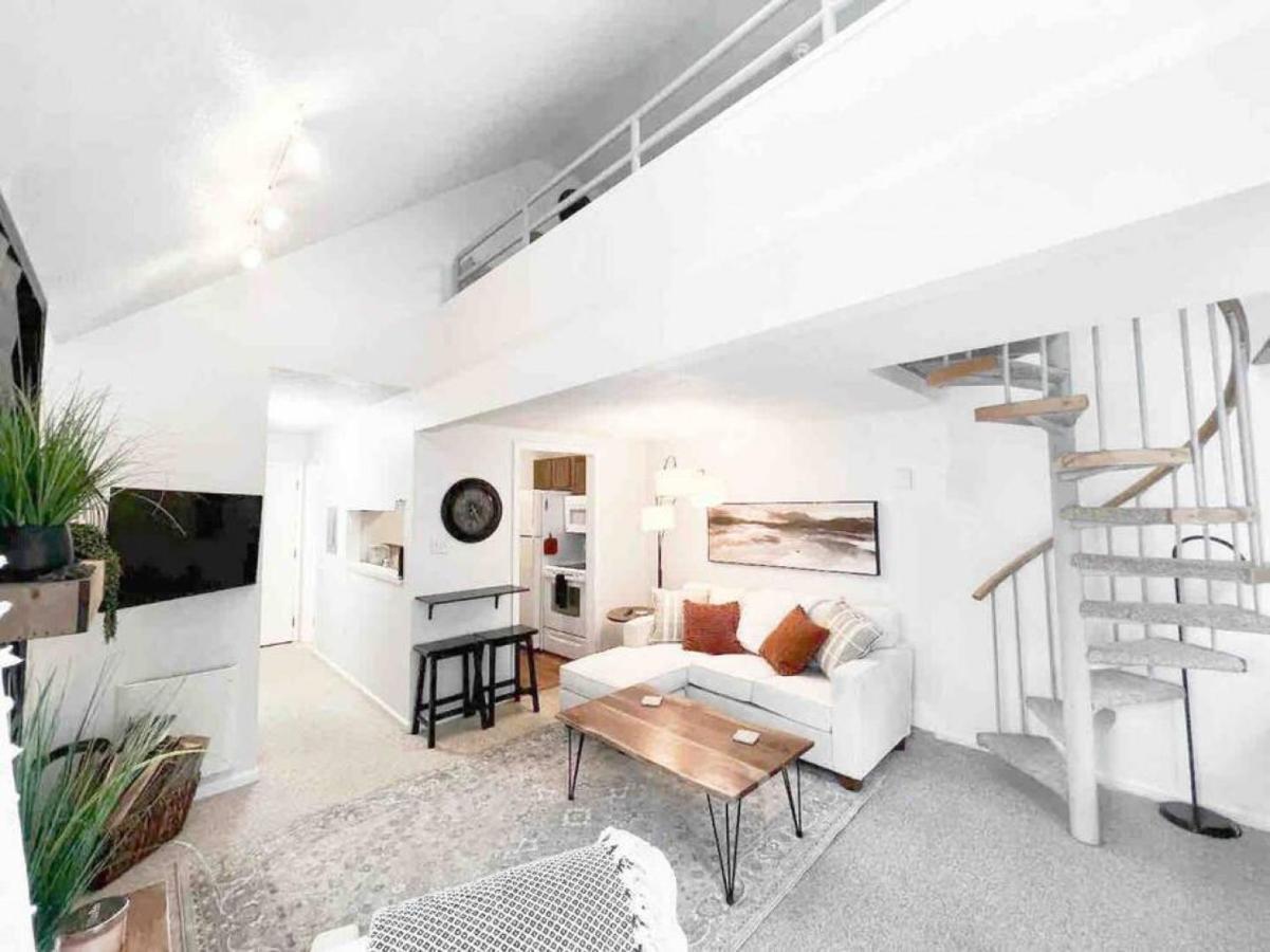 Apartment Floor Loft Condo. Full Access. *